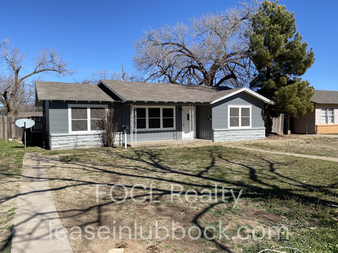Foto principal - 3 bedroom, 1 bath in Medical District