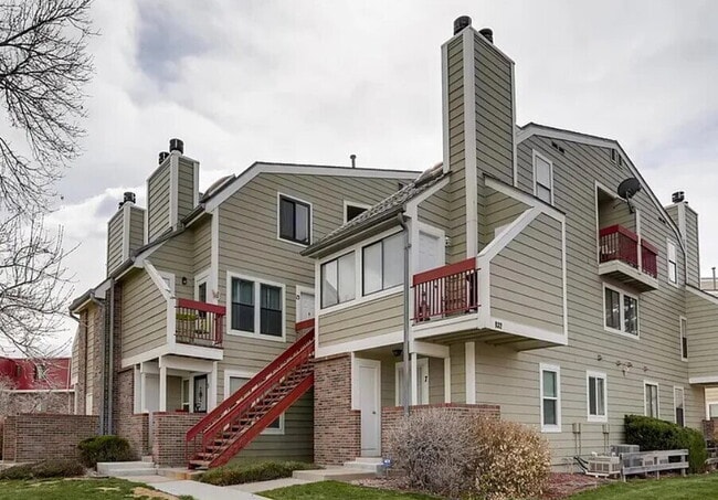 Building Photo - 932 S Dearborn Way
