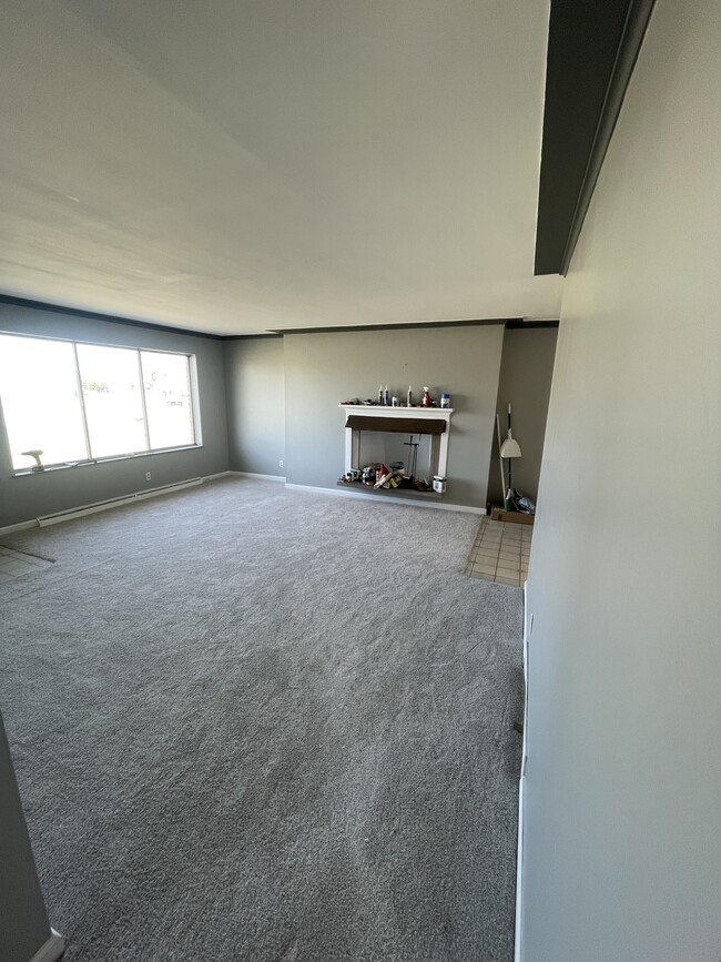 Large Living room - 9049 Gratiot Rd