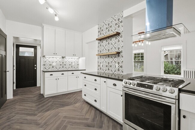 Building Photo - 37 E Emerson St