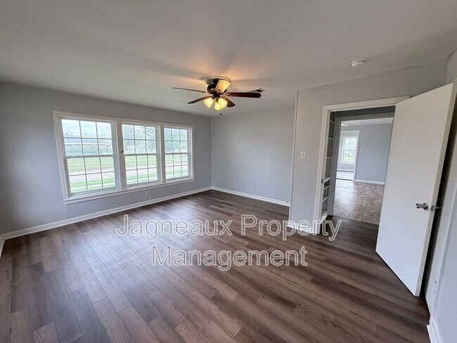 Building Photo - 3502 Center St