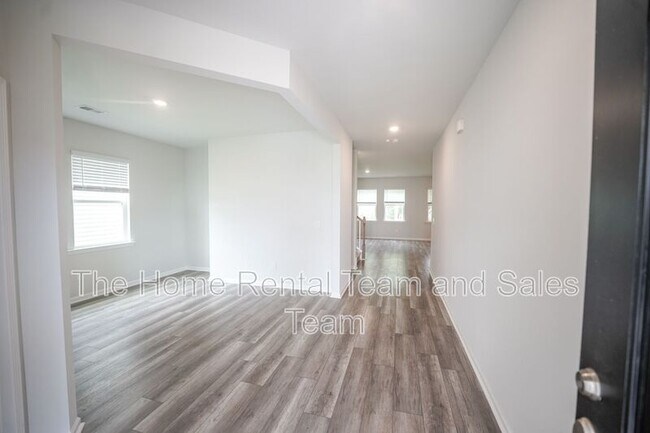 Building Photo - 225 Lillian St