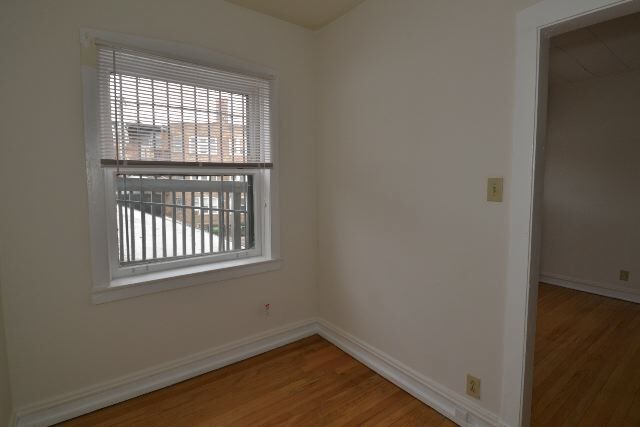 Building Photo - 2226 W Wilson Ave