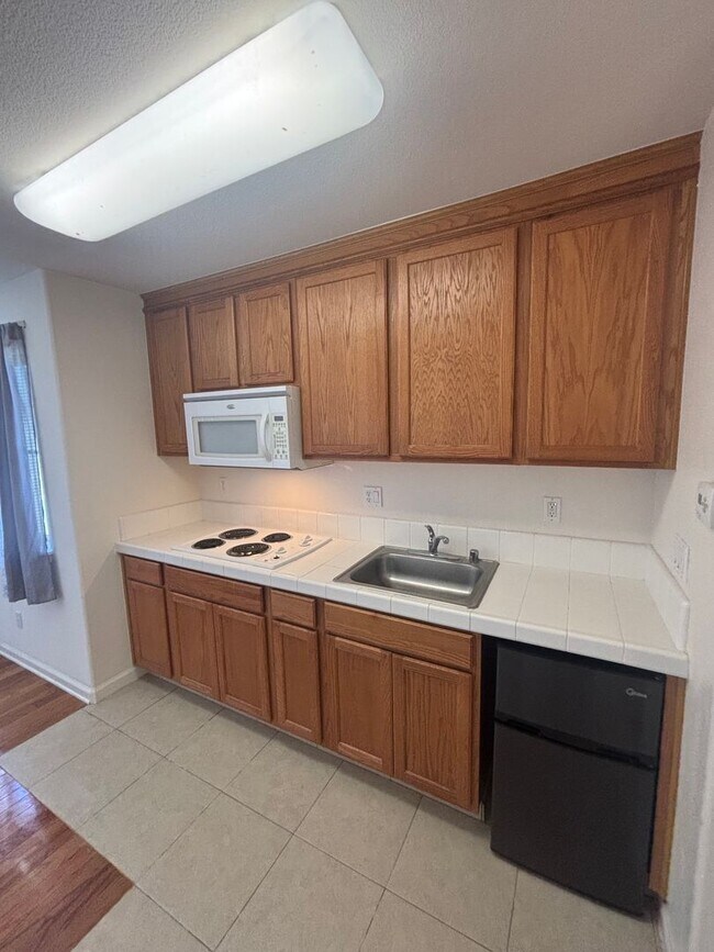Foto del edificio - 2221 Versailles St