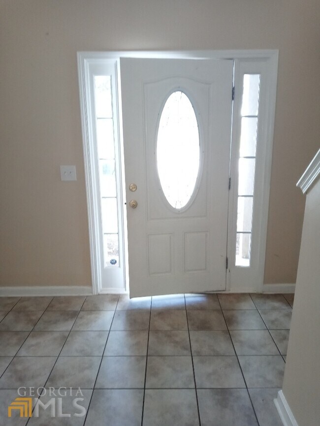 Foto del edificio - 382 Summer Hill Cir