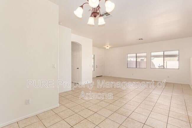 Building Photo - 2265 S Del Rancho