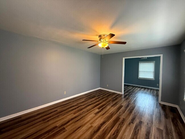 Foto del edificio - 529 Waterbury Dr