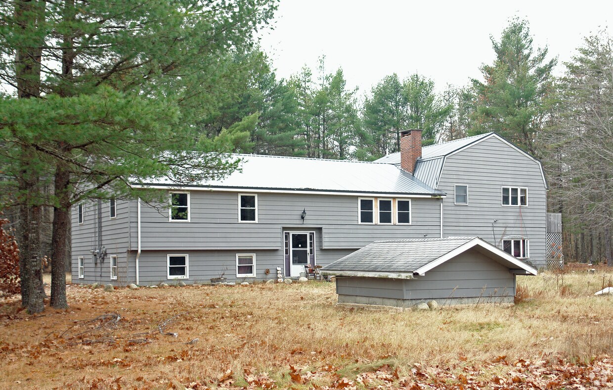 Building Photo - 131 Buck St