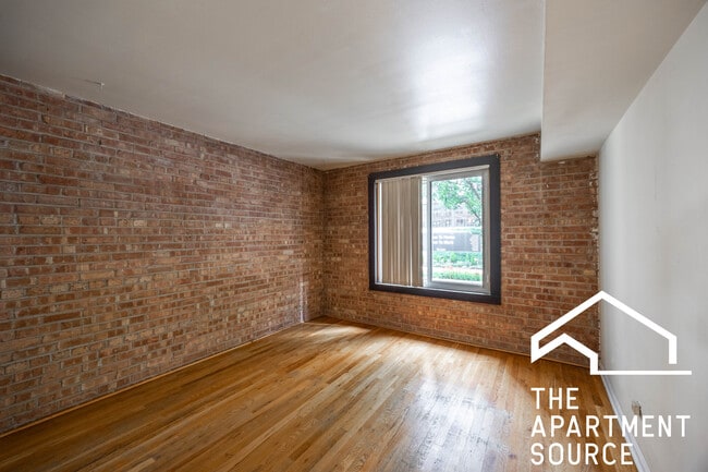 Building Photo - 1225 N La Salle Dr