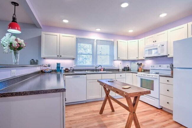 Foto del edificio - 201 Springdale Rd