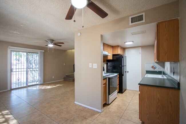 Building Photo - 5214 N 42ND PKWY, PHOENIX AZ