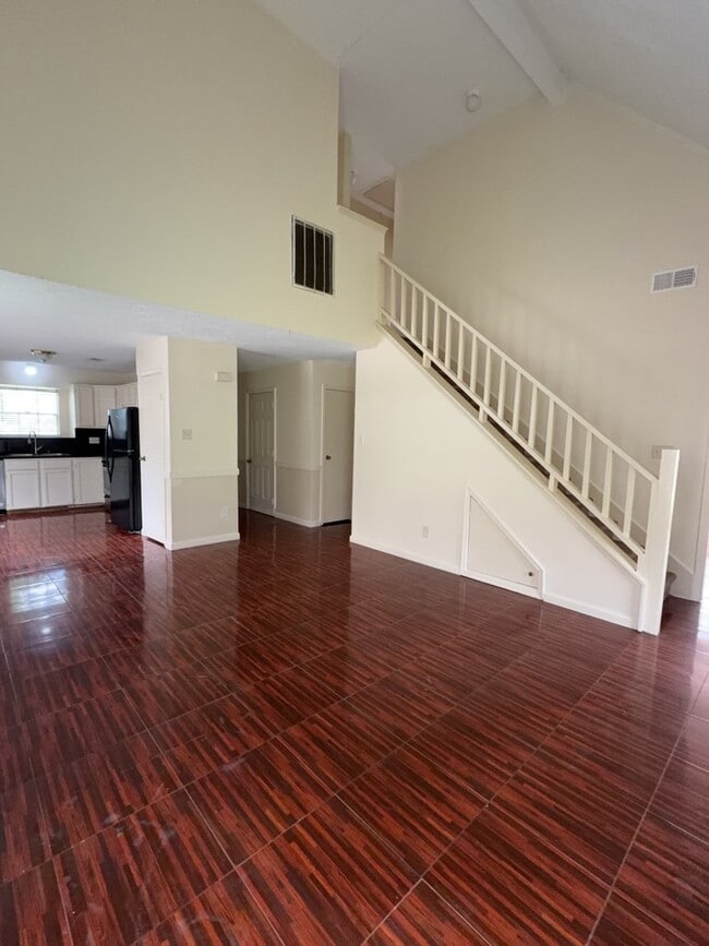 Foto del edificio - 1527 Lazy Spring Dr