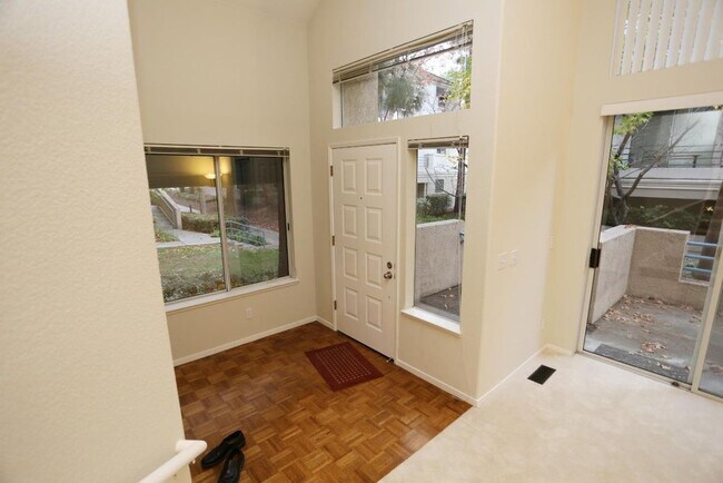 Building Photo - 418 Galleria Dr