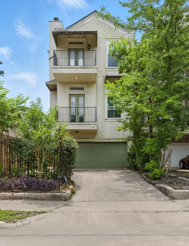 Building Photo - 1317 Bomar St