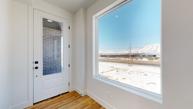 Building Photo - 547 W 1810 N