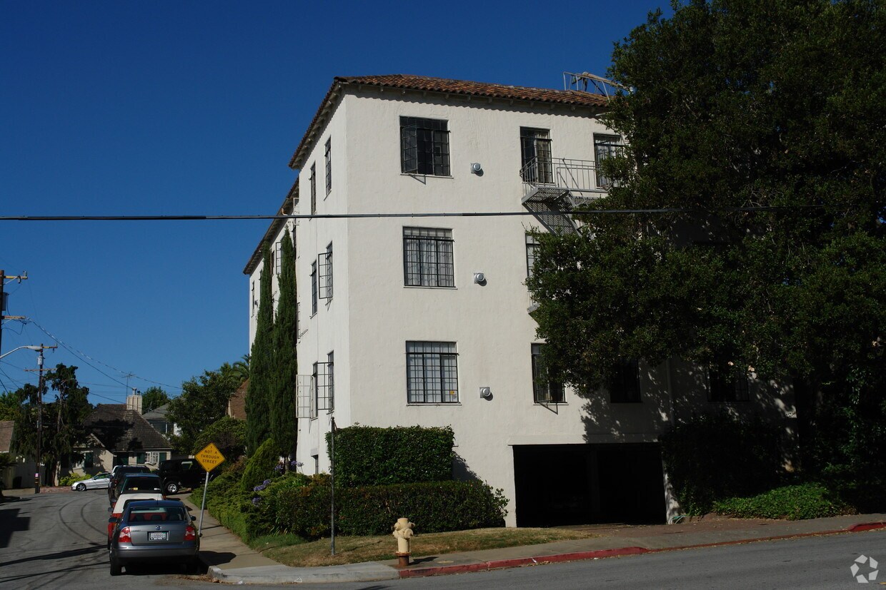 Building Photo - 425 Williams