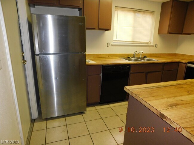 Building Photo - 4663 W Sand Creek Ave