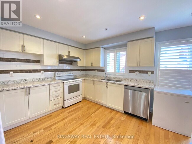 Building Photo - 33 Caranci Crescent