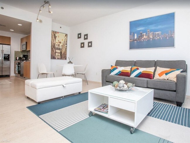 Foto del edificio - 1 br, 1 bath Apartment - 1365 NE 105th St