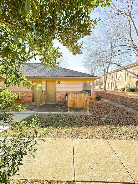 Building Photo - 100 Ballygar St