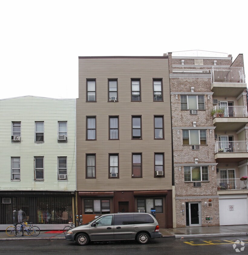 Foto del edificio - 602 Manhattan Ave