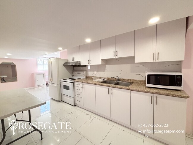 Photo du bâtiment - Spacious 2+Den Basement Apartment with Parking – Flat Utilities – Barrie