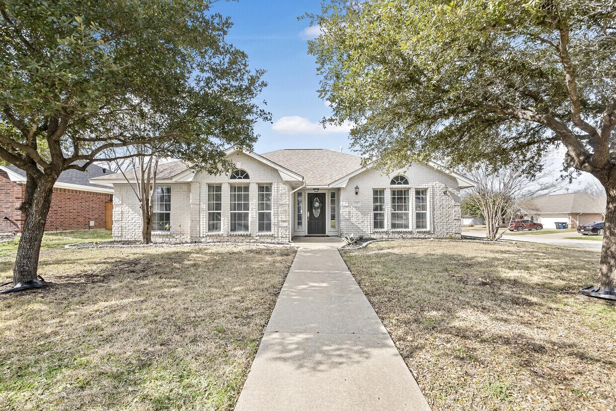 Foto principal - 1317 Baywood Ln