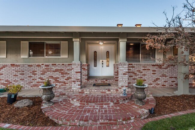 Foto del edificio - Three Bedroom Single Story Ranch Napa home in Coveted Hidden Valley