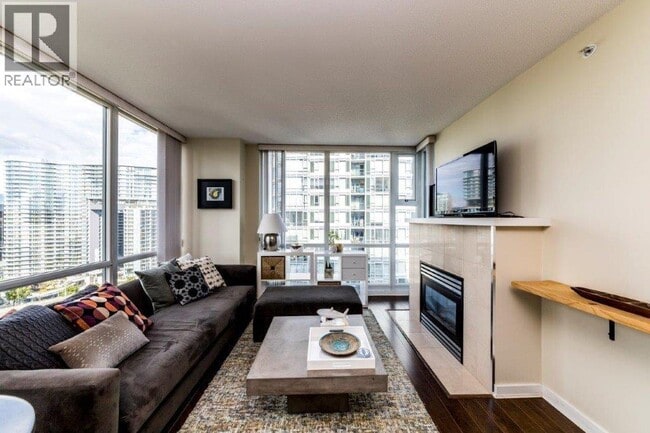 Building Photo - 1077 Marinaside Crescent