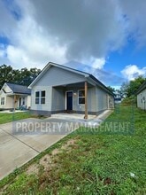 Building Photo - 1594 Perry St SE