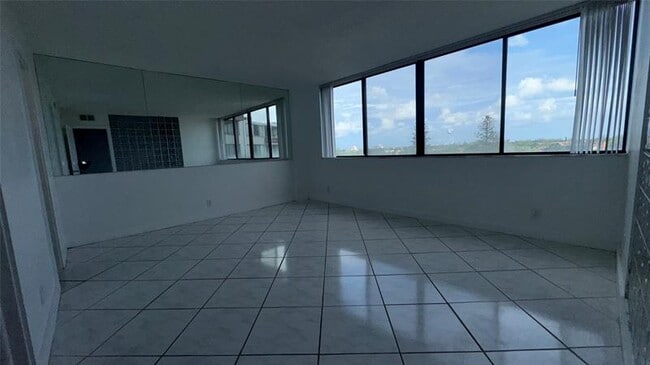 Foto del edificio - 4222 Inverrary Blvd
