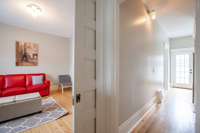 Foto del edificio - 733 E 27th St