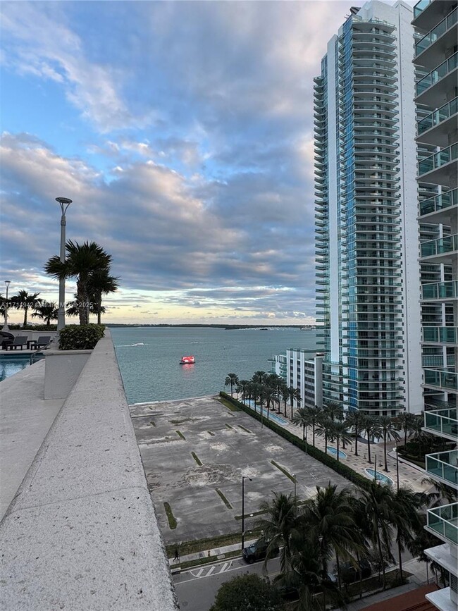 Foto del edificio - 1200 Brickell Bay Dr