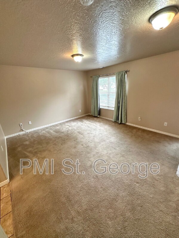 Building Photo - 3155 S Hidden Valley Dr