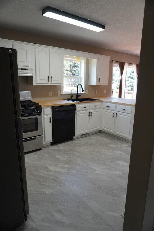Building Photo - 37 Ems D22A Ln