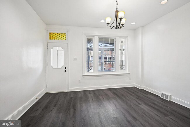 Building Photo - Modern 3-Bedroom Home Near University City...