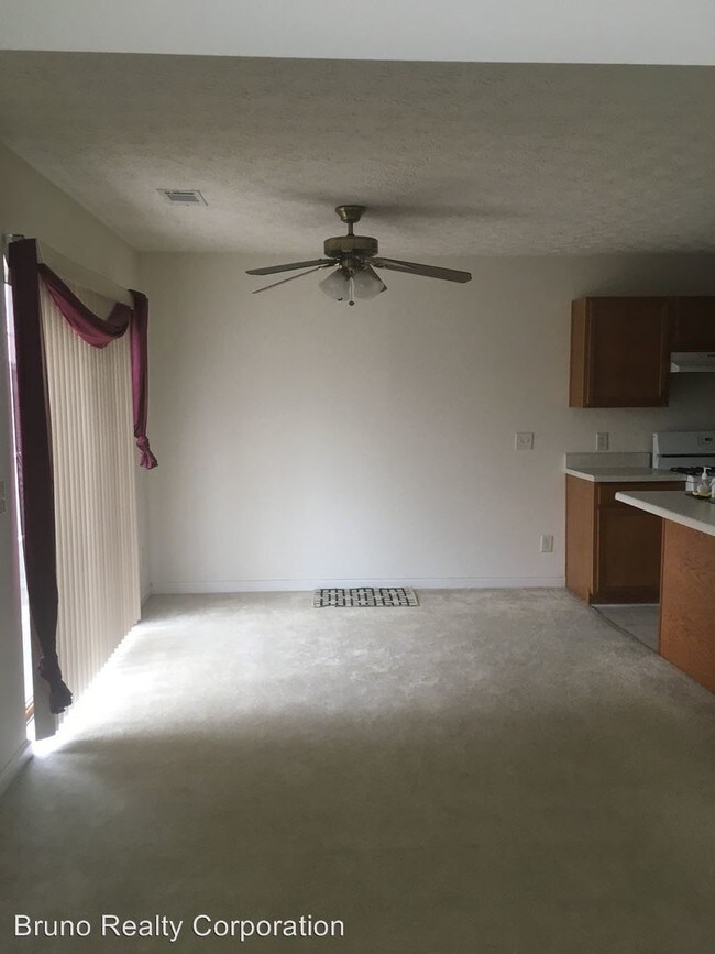 Building Photo - 3 br, 2.5 bath House - 3040 Lakeside Circle