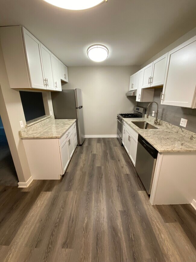 Foto del edificio - 125 Twin Oaks Dr