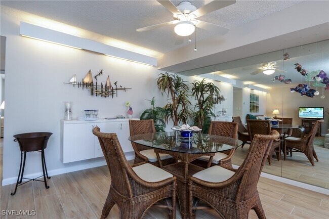 Foto del edificio - 25750 Hickory Blvd