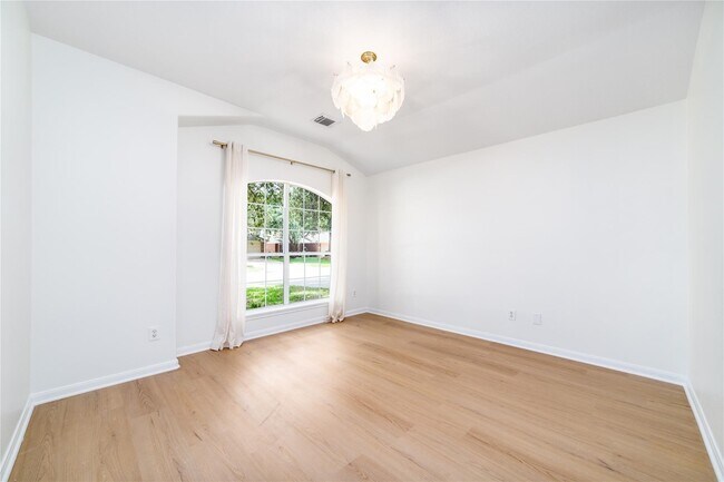 Foto del edificio - 5034 Forest Sage Ln