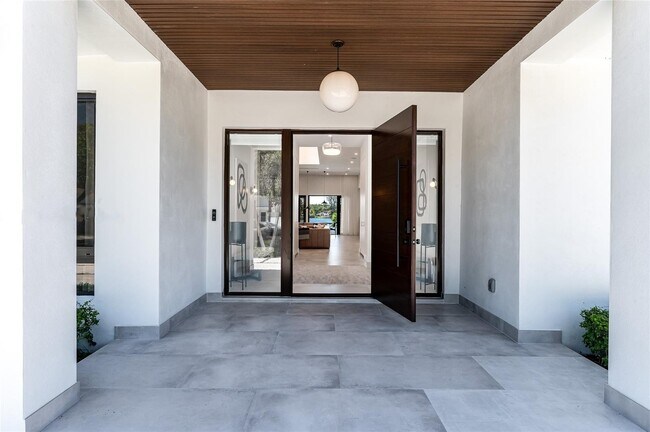 Foto del edificio - 2560 NE 199th St