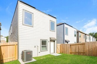 Building Photo - 15338 Estrella Rd W