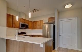 Building Photo - 844 Goldstream Ave