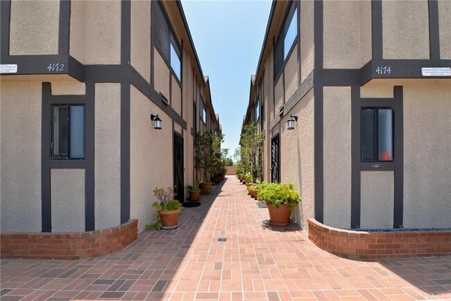 Building Photo - 4172 W 147th St