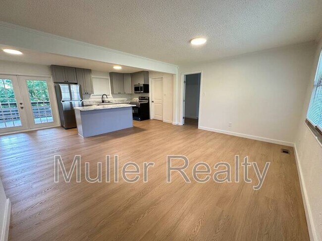 Building Photo - 7401 Meadowbrook Cir