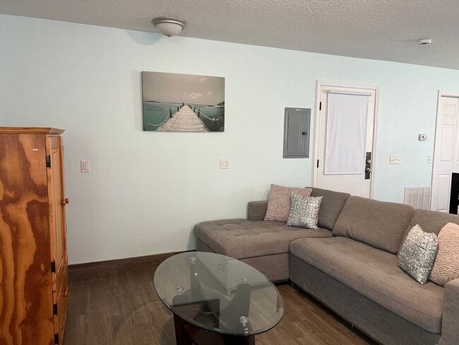 Building Photo - Spacious Efficiency _ In Law Suite_ Fort P...