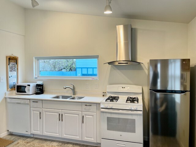 Foto del edificio - 2404 E 11th St