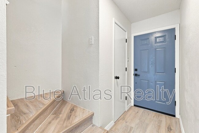 Building Photo - 8108 Foxfire Ln