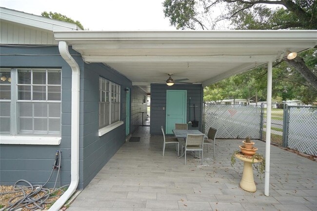 Building Photo - 4202 W Wisconsin Ave