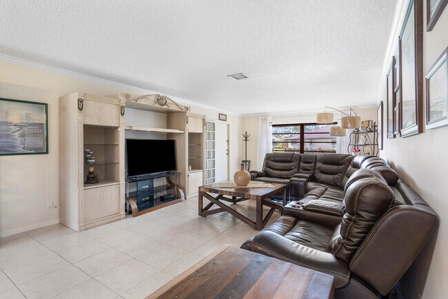 Building Photo - 4855 Equestrian Rd